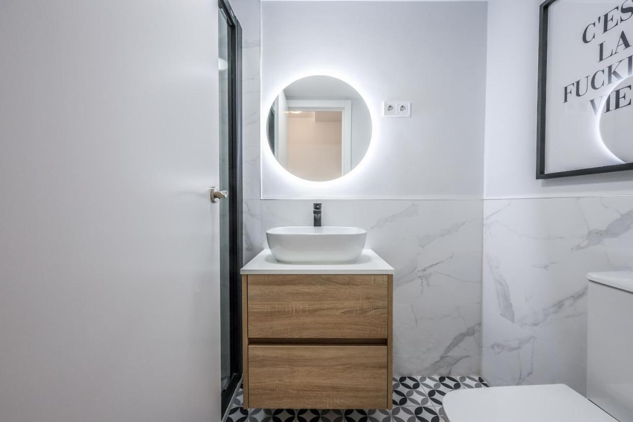 Atico Reformado Con Terraza En Lavapies Apartment Madrid Ngoại thất bức ảnh
