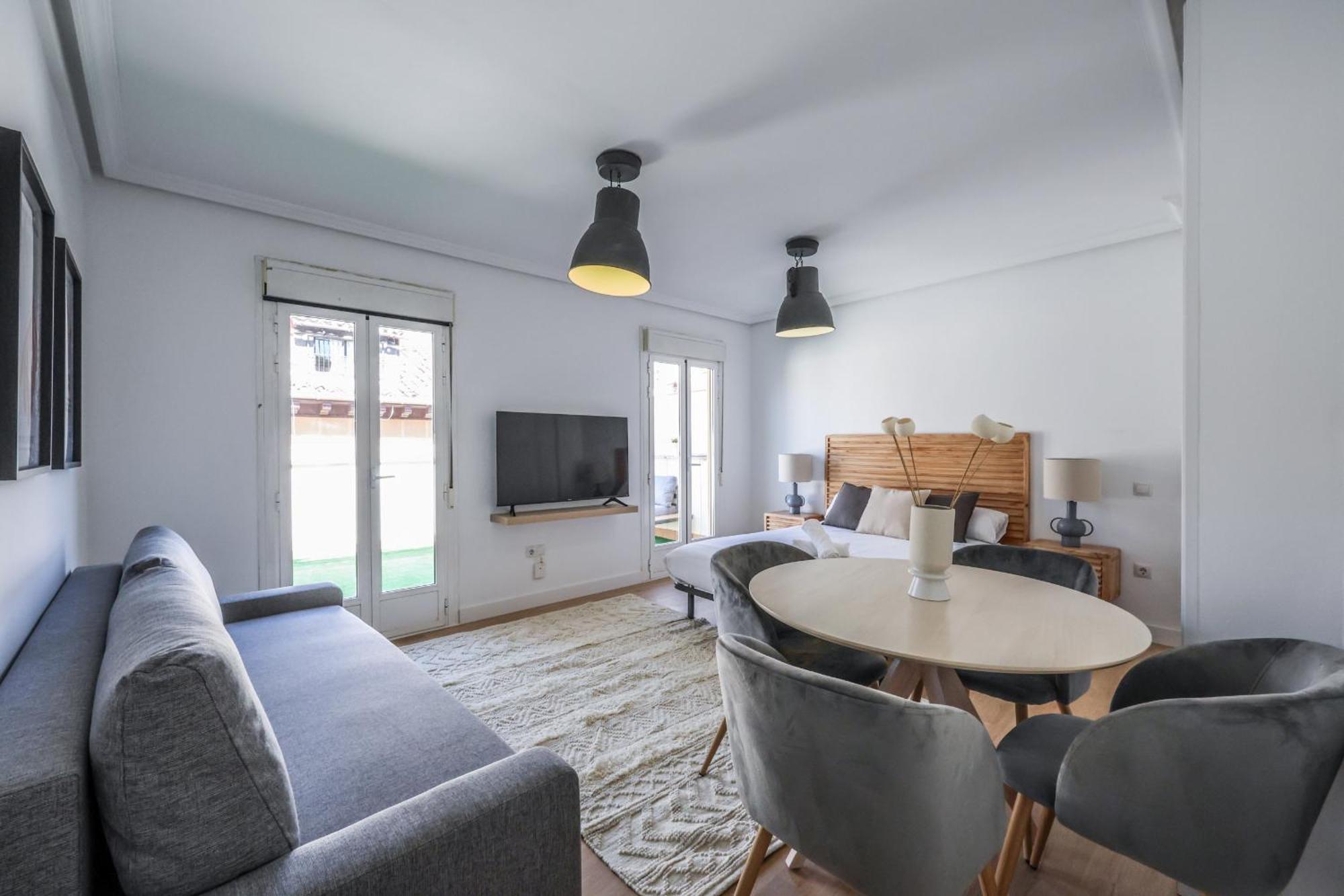 Atico Reformado Con Terraza En Lavapies Apartment Madrid Ngoại thất bức ảnh