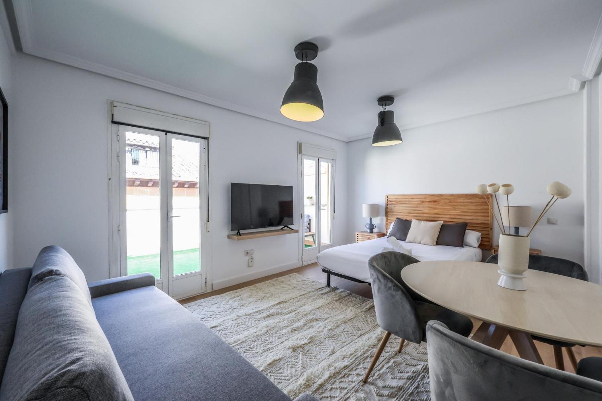 Atico Reformado Con Terraza En Lavapies Apartment Madrid Ngoại thất bức ảnh