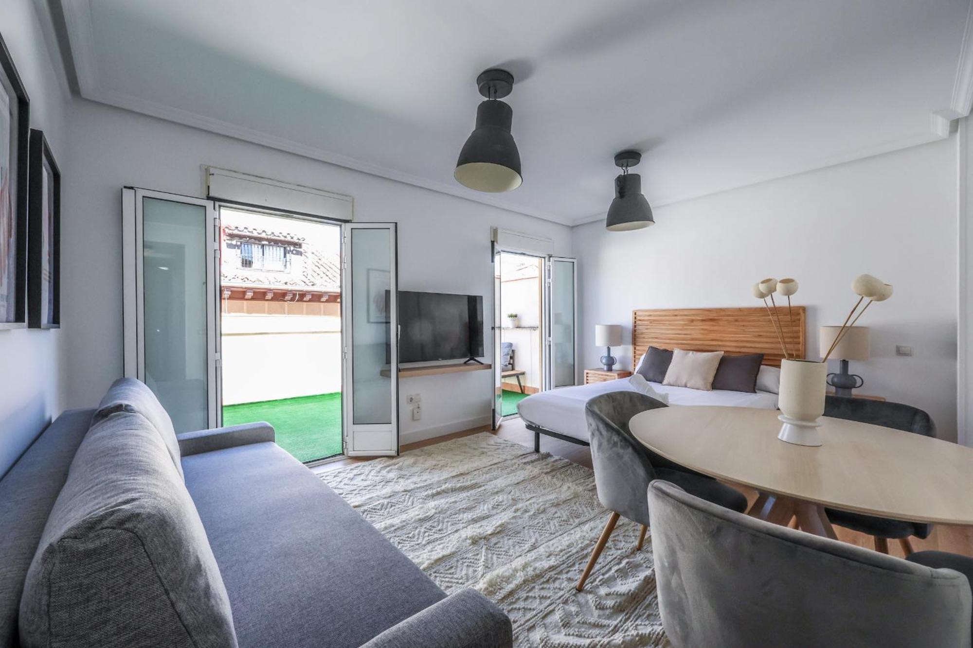 Atico Reformado Con Terraza En Lavapies Apartment Madrid Ngoại thất bức ảnh